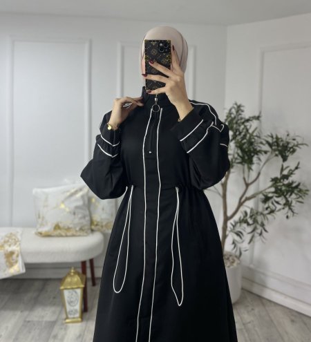 أسود