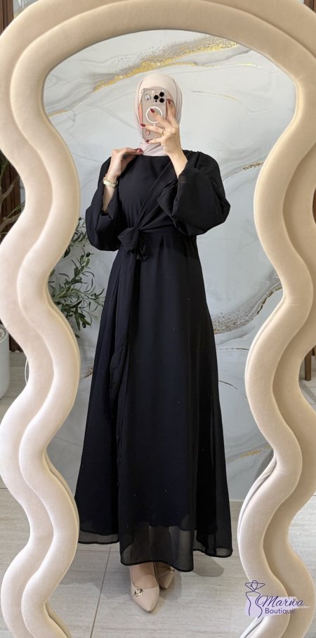 أسود