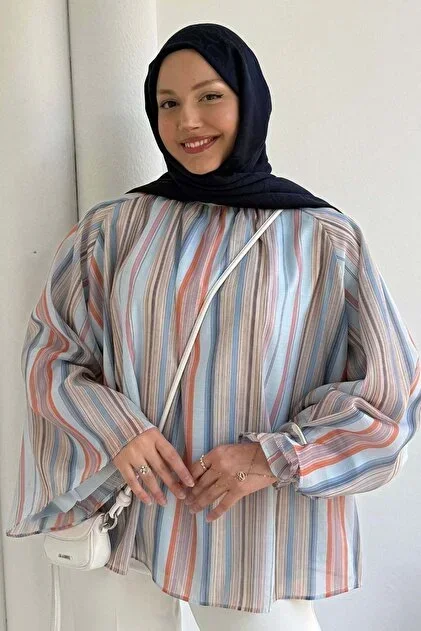 أزرق