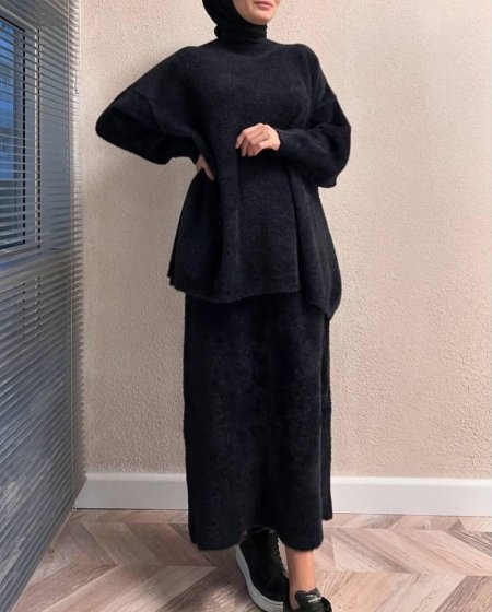 أسود