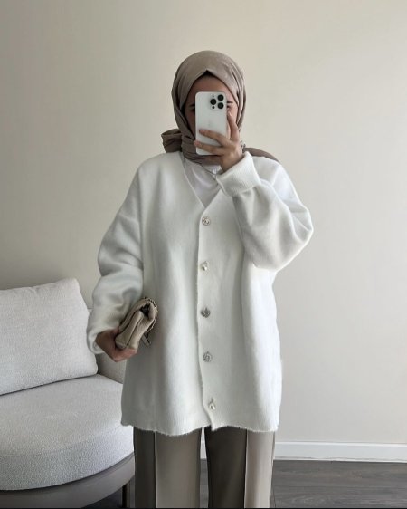 أبيض
