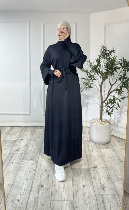 أسود