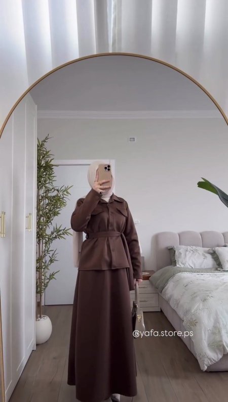 طقم تنورة مع زرار فوتر خفيف