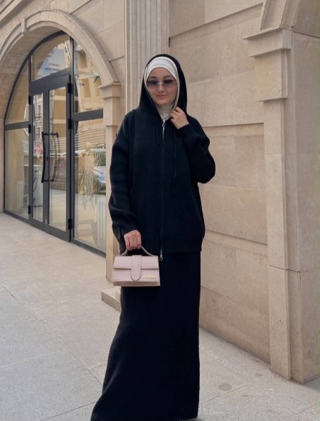 أسود