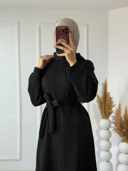 أسود
