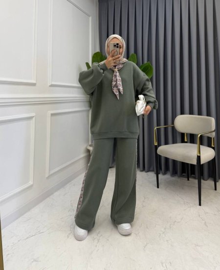 فستقي/زيتي فاتح