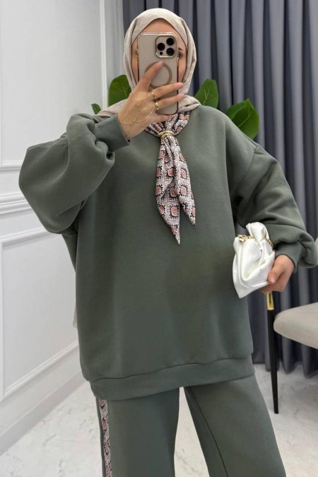 فستقي/زيتي فاتح